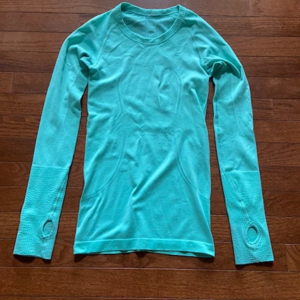 Lululemon Swiftly Tech Long Sleeve Crew Size 2